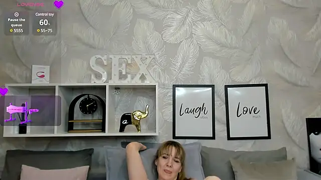 Snapshot of KattyPeachX chatting on 03.11.25 KattyPeachX online show from 03.11.25