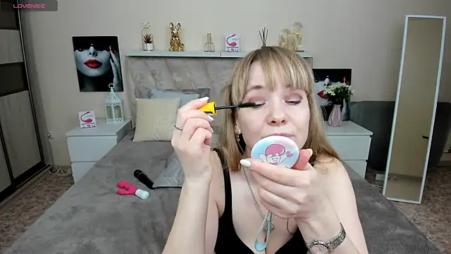 Snapshot of KattyPeachX chatting on 03.21.25 KattyPeachX online show from 03.21.25