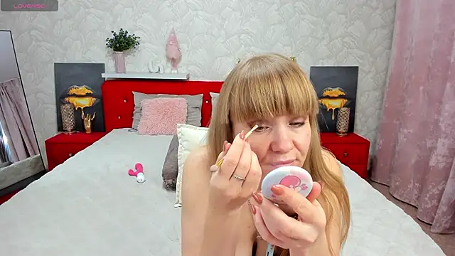 Snapshot of KattyPeachX chatting on 09.15.25 KattyPeachX online show from 09.15.25