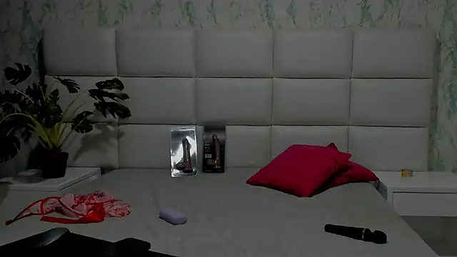SLIM PETITE  online show from 03.01.25