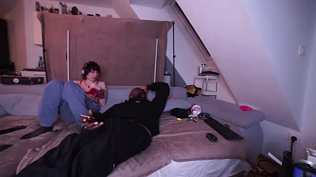 MacTroy online show from 12.31.24