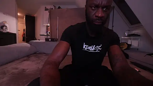 MacTroy online show from 01.04.25