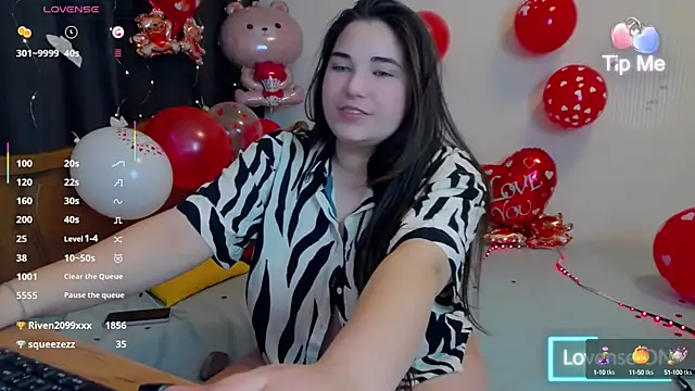 Snapshot of Lillianhot68 chatting on 02.14.25 Lillianhot68 online show from 02.14.25