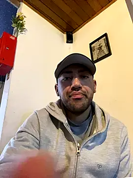 JuanZapata33 online show from 11.12.25