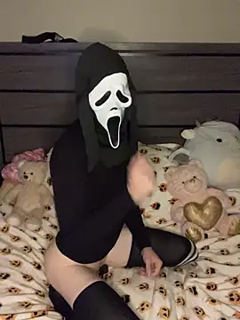 YourFavTwinkie online show from 10.15.25