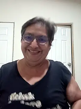 Snapshot of florecita69 chatting on 03.18.25 florecita69 online show from 03.18.25