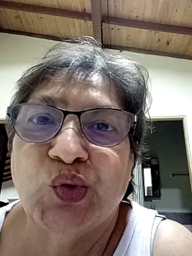 Snapshot of florecita69 chatting on 03.21.25 florecita69 online show from 03.21.25