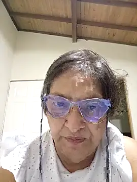 Snapshot of florecita69 chatting on 10.04.25 florecita69 online show from 10.04.25