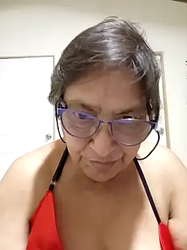 Snapshot of florecita69 chatting on 10.11.25 florecita69 online show from 10.11.25