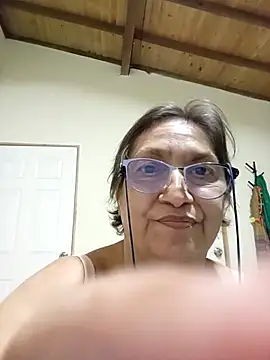 Snapshot of florecita69 chatting on 10.15.25 florecita69 online show from 10.15.25