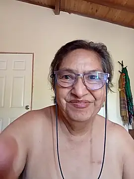 Snapshot of florecita69 chatting on 10.15.25 florecita69 online show from 10.15.25