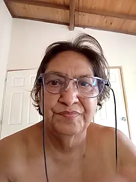Snapshot of florecita69 chatting on 10.17.25 florecita69 online show from 10.17.25