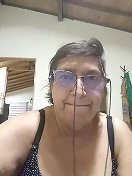 Snapshot of florecita69 chatting on 10.22.25 florecita69 online show from 10.22.25