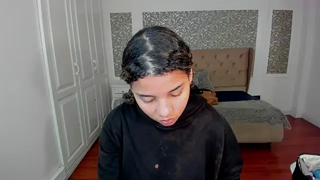 Snapshot of Mayaa_ross chatting on 10.01.25 Mayaa ross online show from 10.01.25