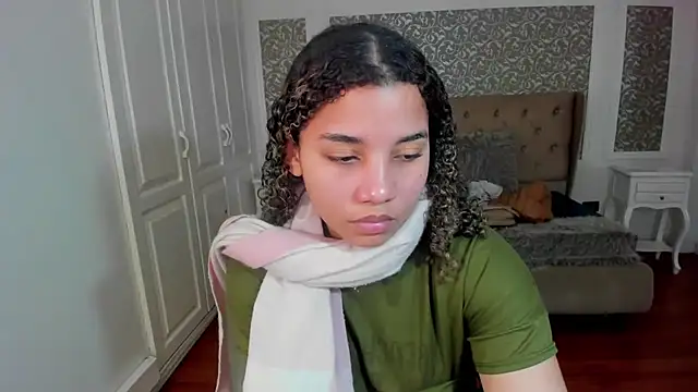 Snapshot of Mayaa_ross chatting on 10.08.25 Mayaa ross online show from 10.08.25