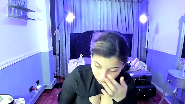 Snapshot of Mayaa_ross chatting on 11.18.25 Mayaa ross online show from 11.18.25