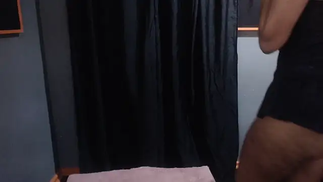 Snapshot of AssSeductress43 chatting on 02.09.25 AssSeductress43 online show from 02.09.25