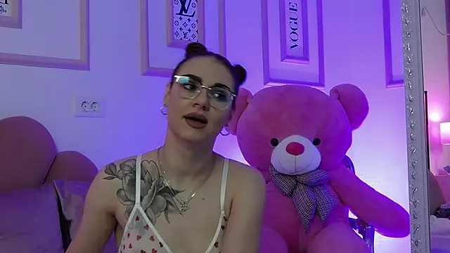 Abby  White online show from 02.04.25