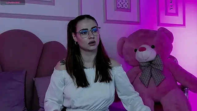 Abby  White online show from 10.05.25