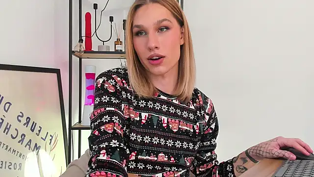 Snapshot of katrinewestx chatting on 12.25.24 katrinewestx online show from 12.25.24