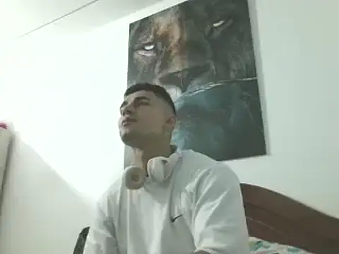 Snapshot of Danifornari chatting on 12.04.24 Danifornari online show from 12.04.24