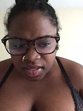 Snapshot of cocodreamxoxo chatting on 12.17.24 cocodreamxoxo online show from 12.17.24