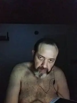 Snapshot of Leocesar37 chatting on 10.11.25 Leocesar37 online show from 10.11.25