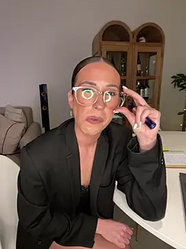 lola tentatiion online show from 12.26.24