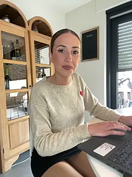 lola tentatiion online show from 02.18.25