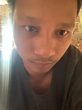 Snapshot of ShroveRising chatting on 10.24.25 ShroveRising online show from 10.24.25