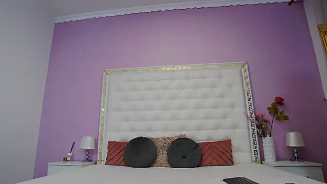 Lenna Paul online show from 11.19.25