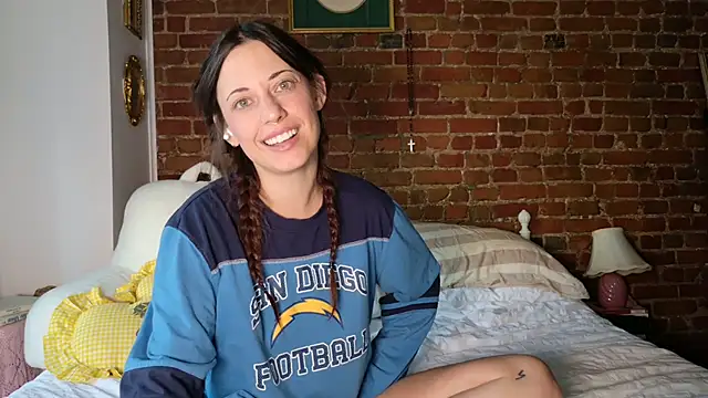 Snapshot of MaeDaybaby chatting on 09.21.25 MaeDaybaby online show from 09.21.25