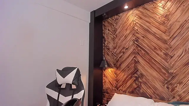 emma collson online show from 10.29.25