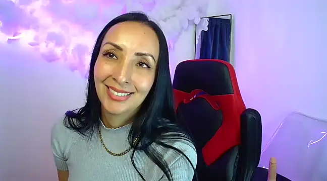 Snapshot of yaralyminjo2 chatting on 12.11.24 yaralyminjo2 online show from 12.11.24