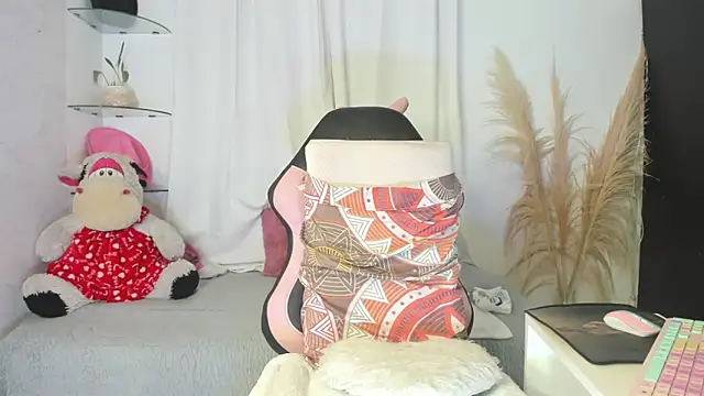 Leslie browm online show from 02.06.26