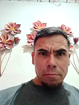 Snapshot of Hot796 chatting on 12.22.25 Hot796 online show from 12.22.25