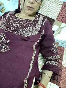 Snapshot of Saroj-Shah chatting on 03.01.25 Saroj-Shah online show from 03.01.25