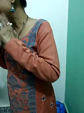 Snapshot of Saroj-Shah chatting on 03.06.25 Saroj-Shah online show from 03.06.25