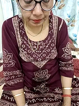 Snapshot of Saroj-Shah chatting on 03.09.25 Saroj-Shah online show from 03.09.25