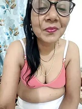 Snapshot of Saroj-Shah chatting on 03.10.25 Saroj-Shah online show from 03.10.25
