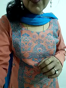Snapshot of Saroj-Shah chatting on 03.11.25 Saroj-Shah online show from 03.11.25