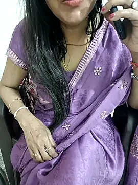 Snapshot of Saroj-Shah chatting on 03.11.25 Saroj-Shah online show from 03.11.25