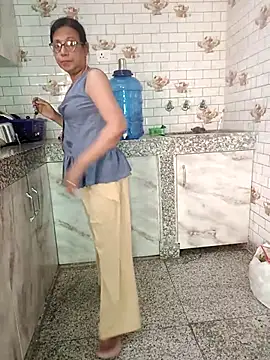 Snapshot of Saroj-Shah chatting on 03.20.25 Saroj-Shah online show from 03.20.25