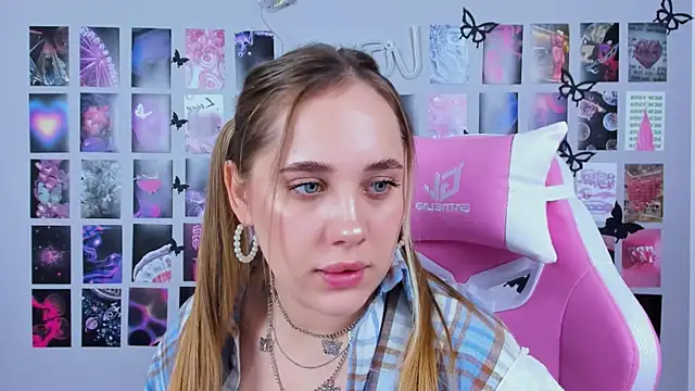 MiaMilas online show from 02.20.25