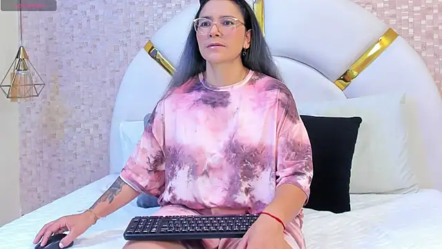 Snapshot of sophie_1 chatting on 02.19.25 sophie 1 online show from 02.19.25