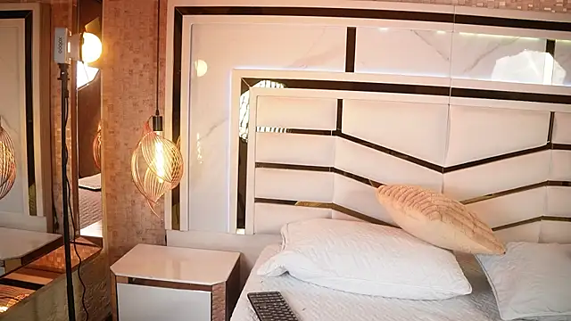 sophie 1 online show from 10.07.25