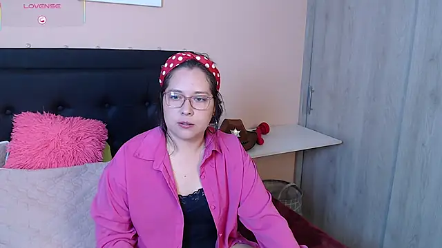 May Carlier online show from 09.25.25