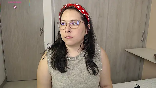 May Carlier online show from 10.09.25