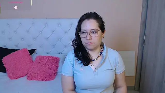 May Carlier online show from 01.13.26