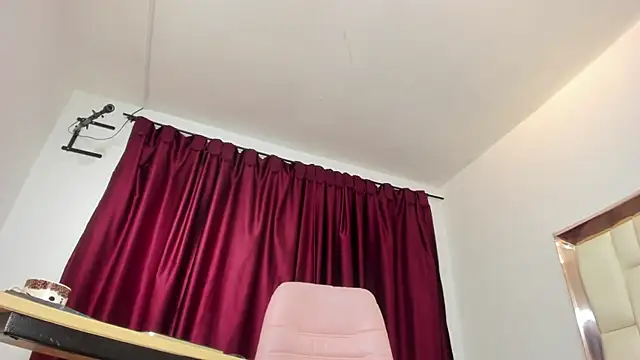  Caroliina online show from 04.17.26